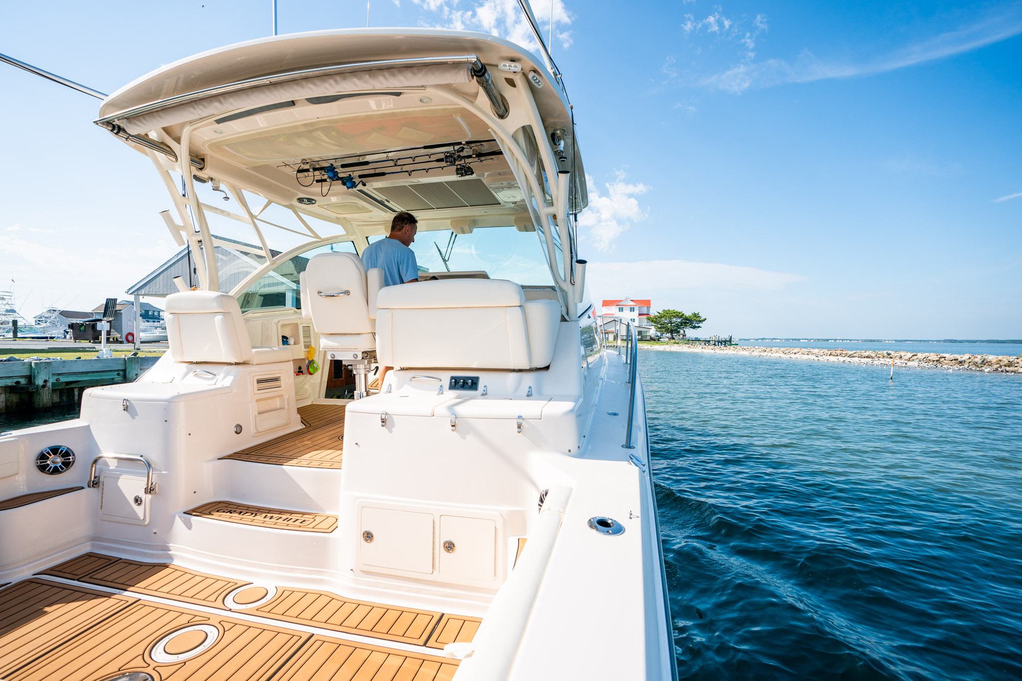 Grady-White Express 370 · Exterior