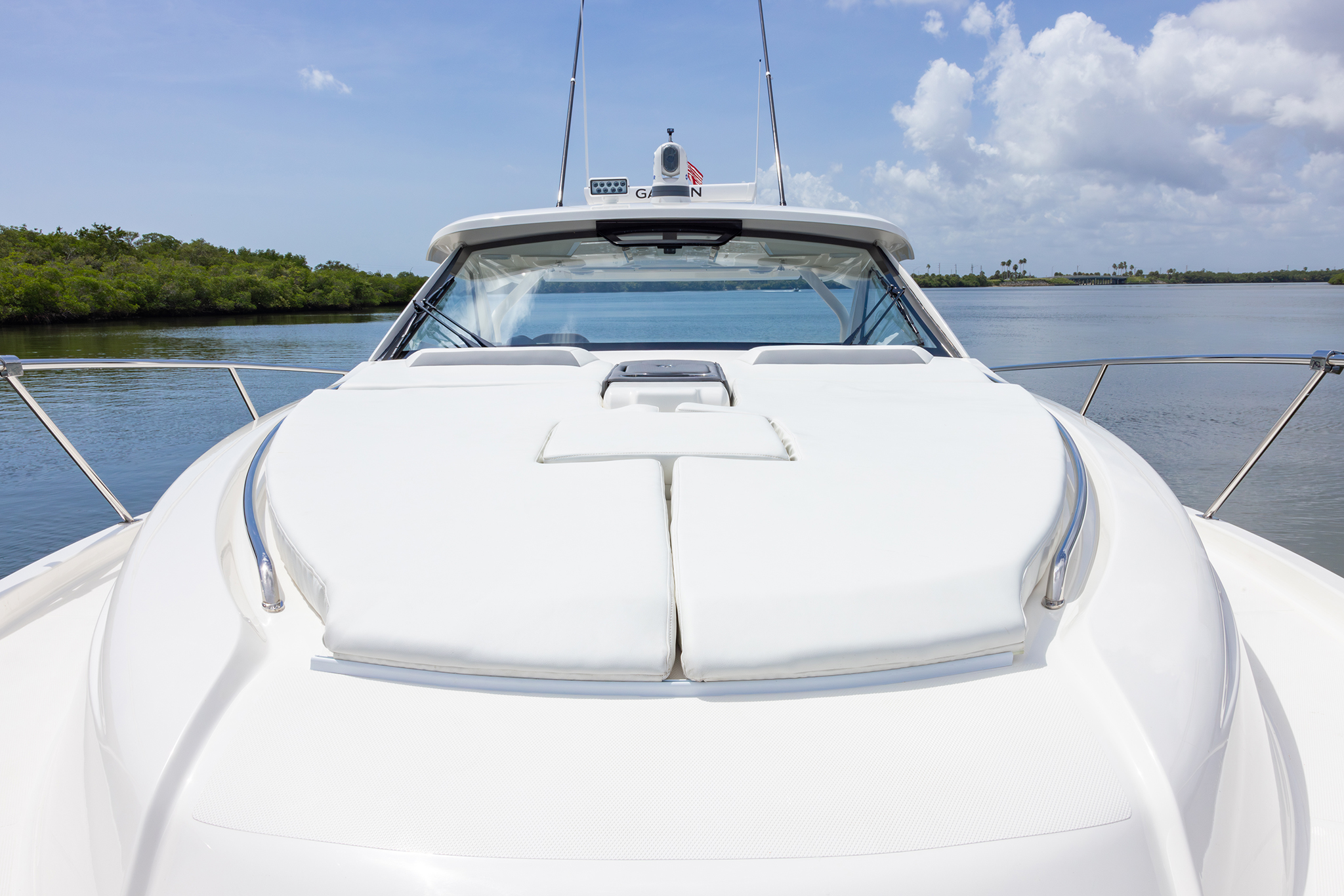 Pursuit OS 405 bow sunpads and windshield