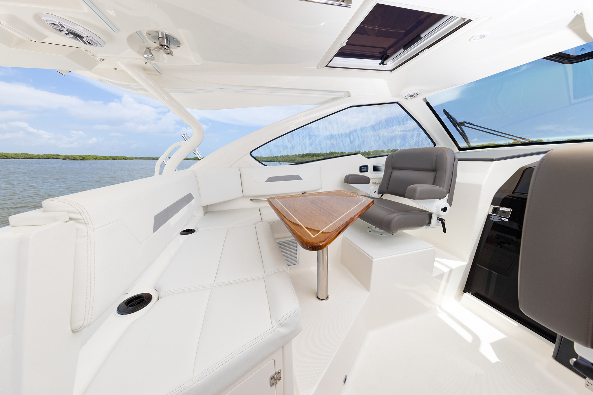 Pursuit OS 405 helm and bridgedeck