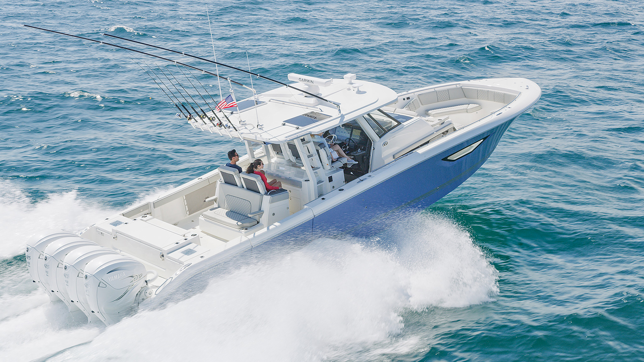 Pursuit S 428 Sport running with hull-side window