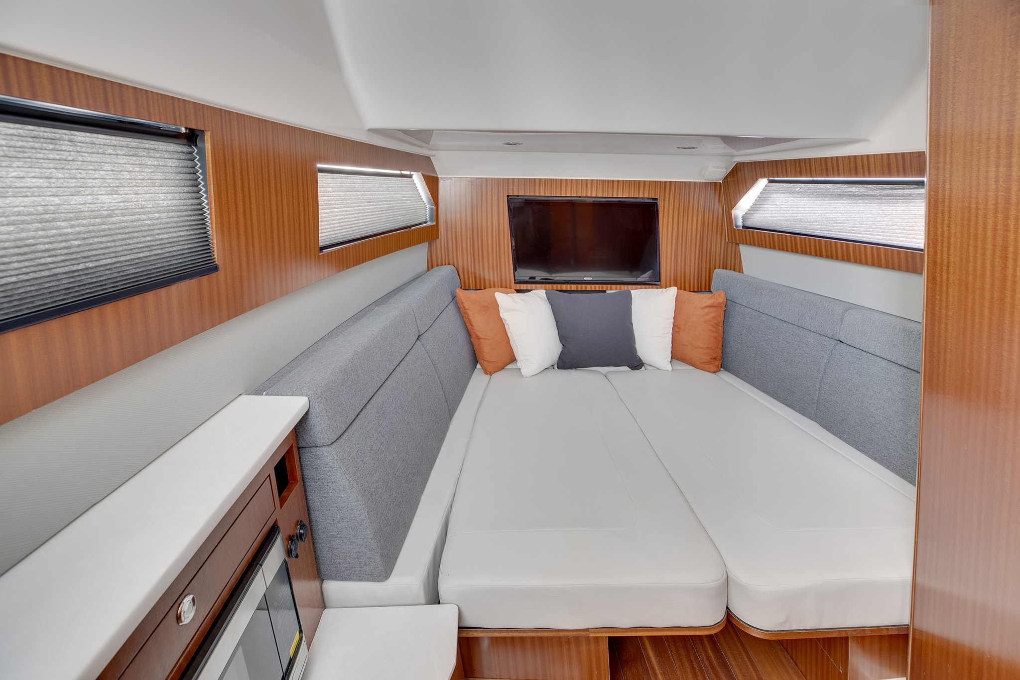 Pursuit S 428 Sport cabin