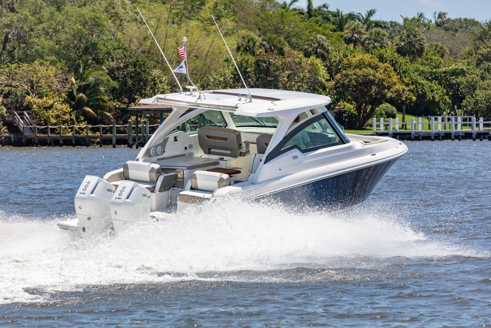 Tiara 34 LX · Exterior