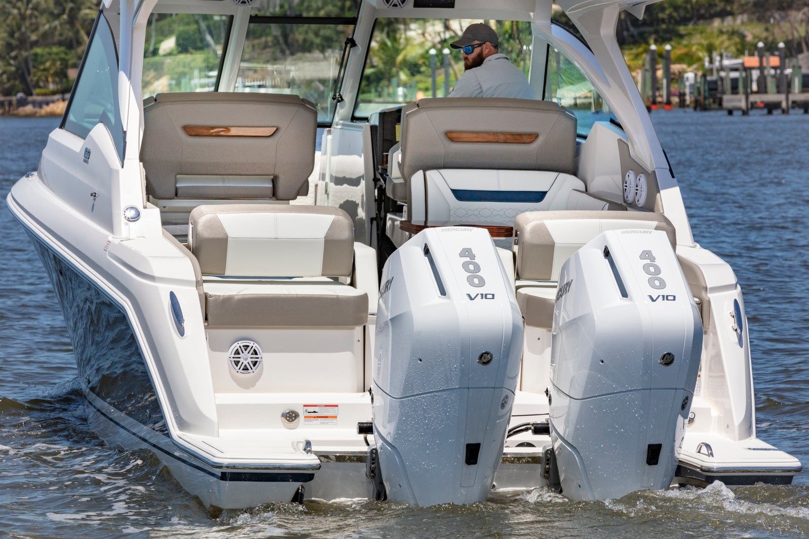 Tiara 34 LX · Cockpit