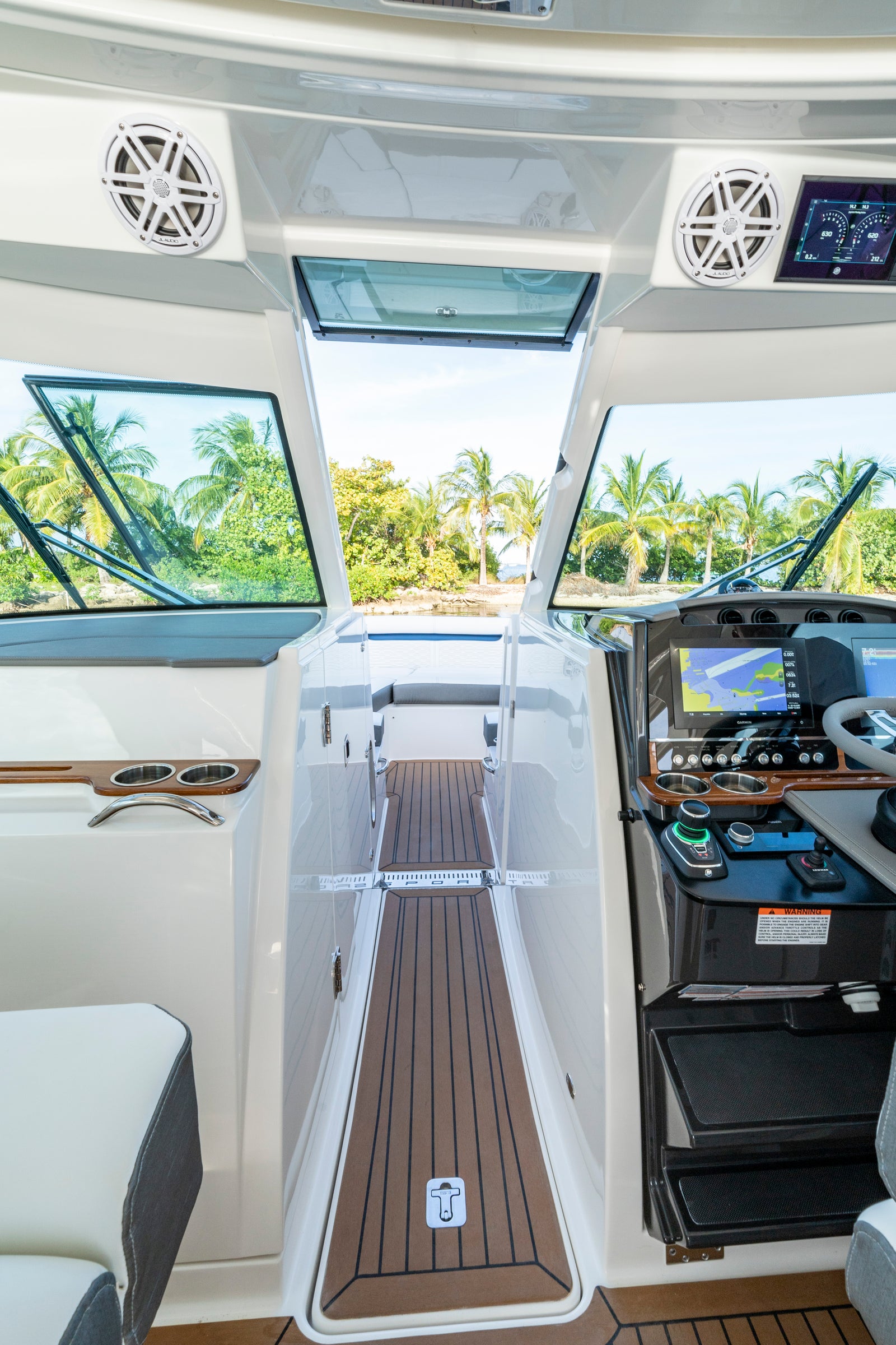 Tiara 34 LX · Helm