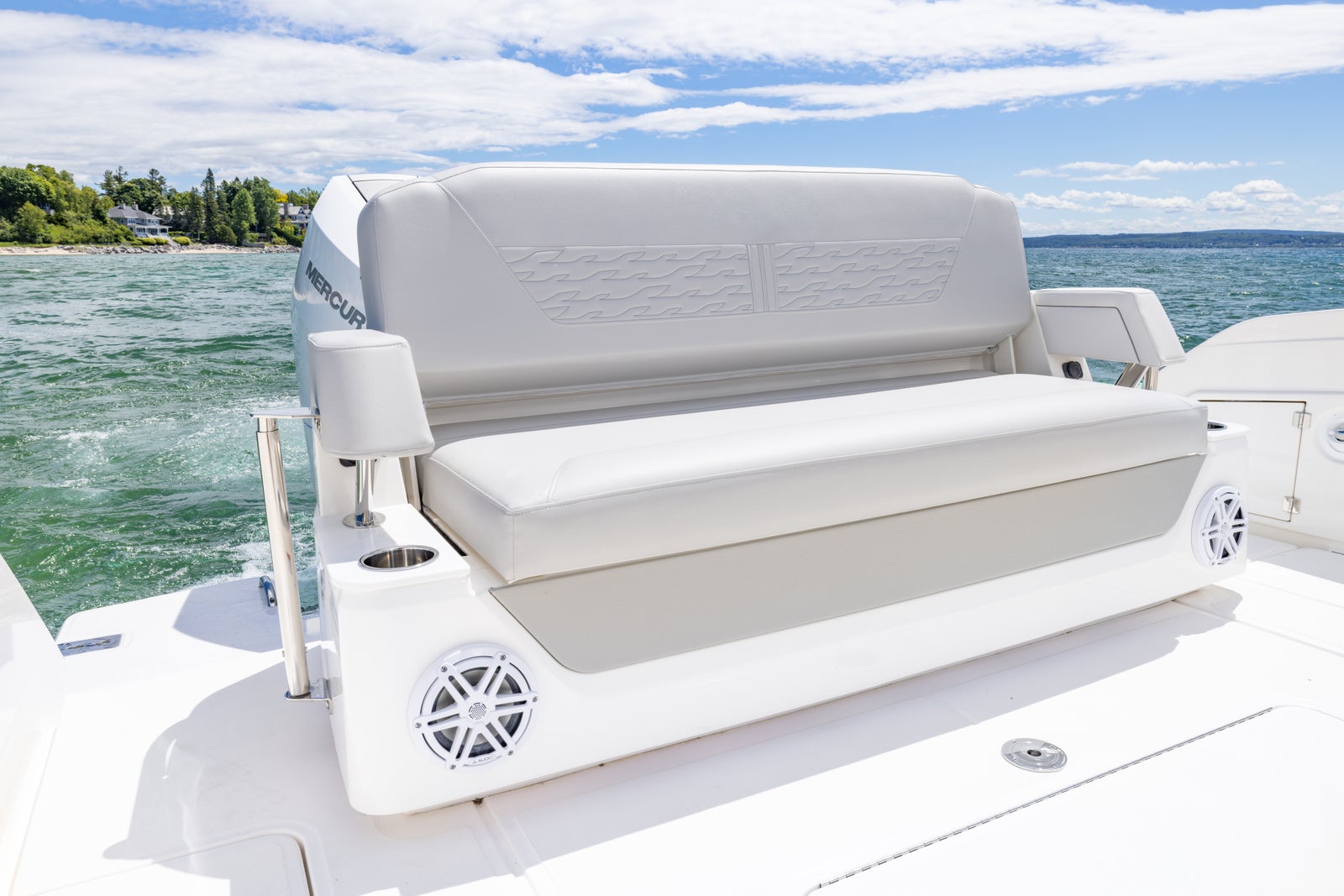 Tiara 35 LS · Aft lounge