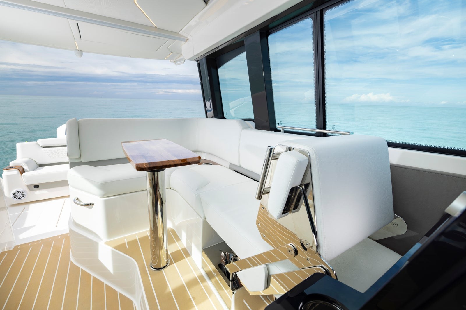 Tiara 39 LE · Salon