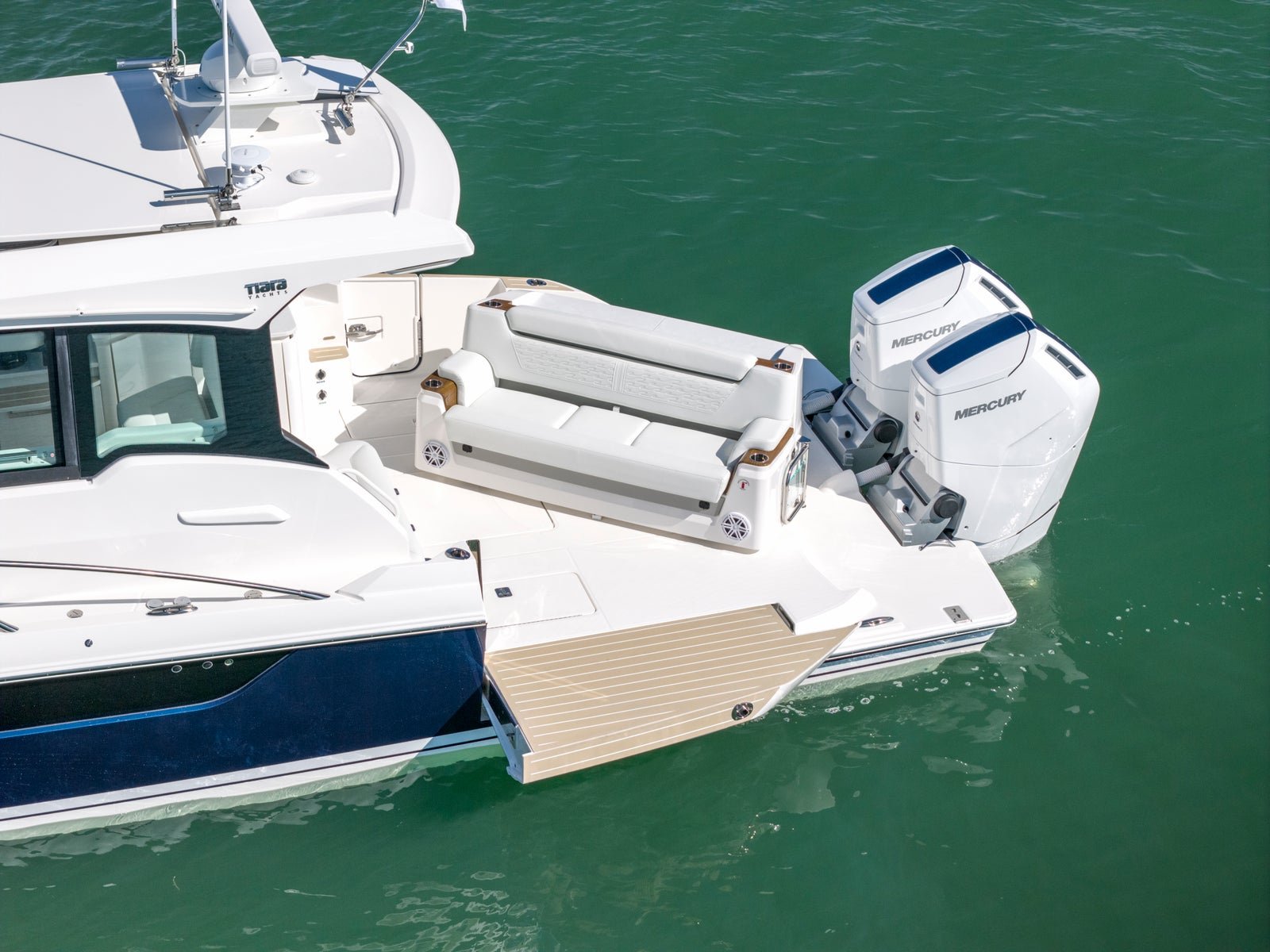 Tiara 39 LE · Terrace