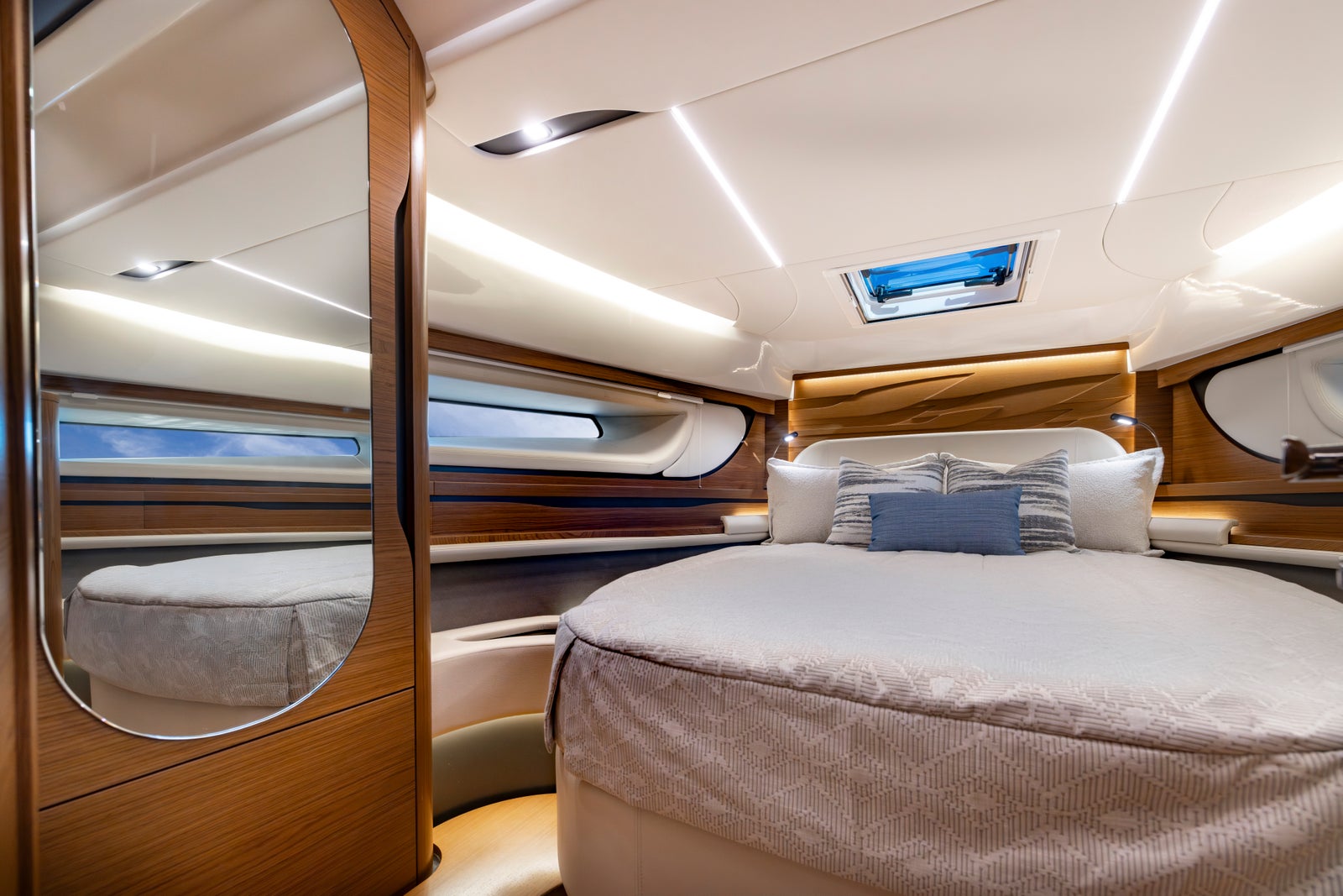 Tiara 39 LE · Stateroom
