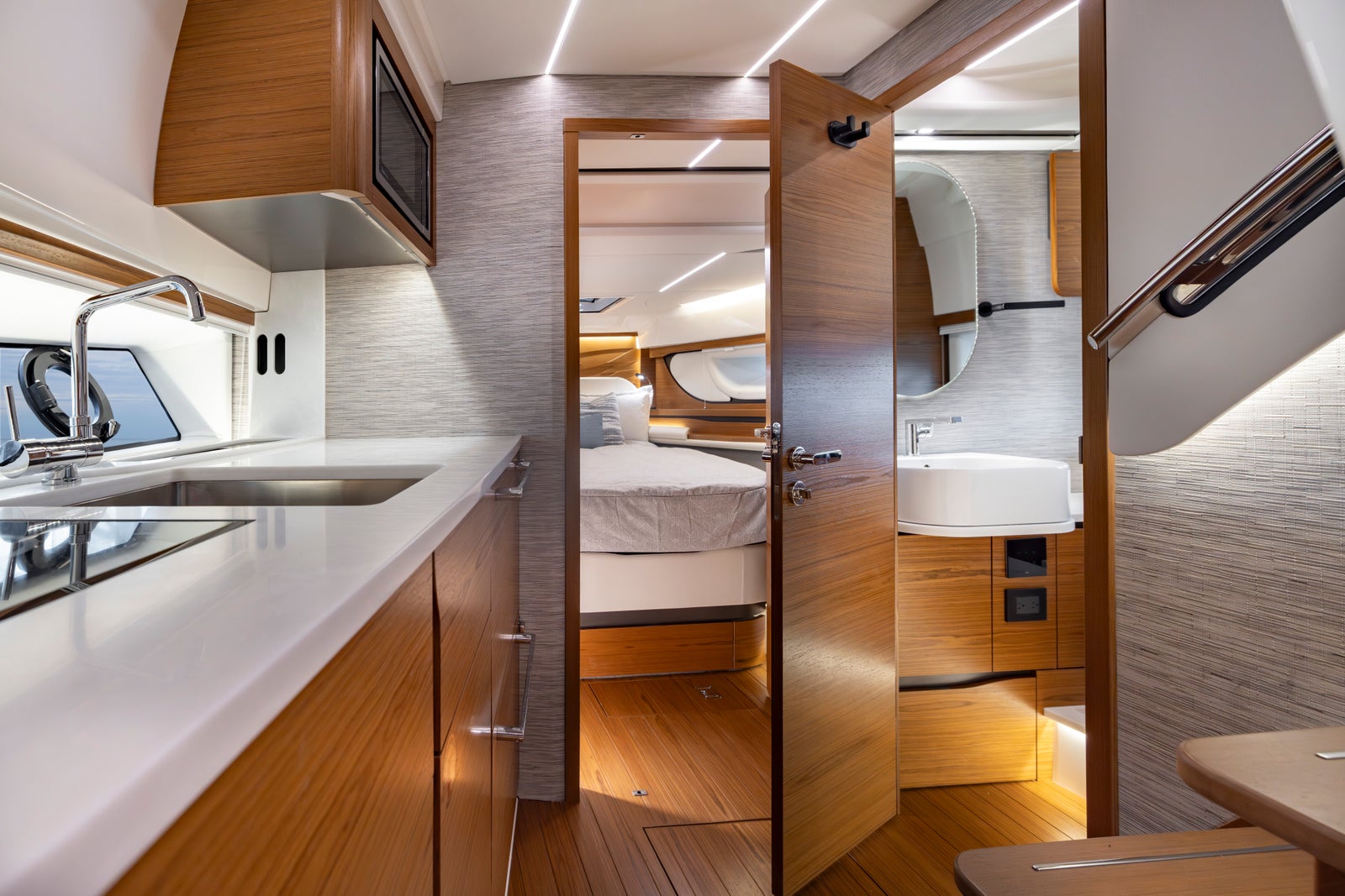 Tiara 39 LE · Galley