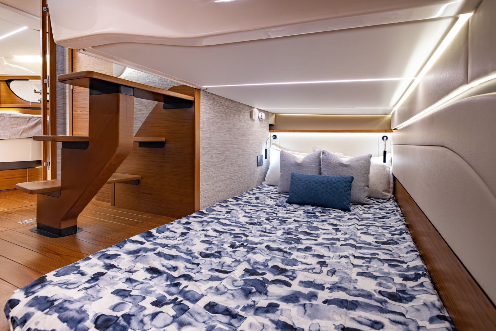 Tiara 39 LE · Aft berth