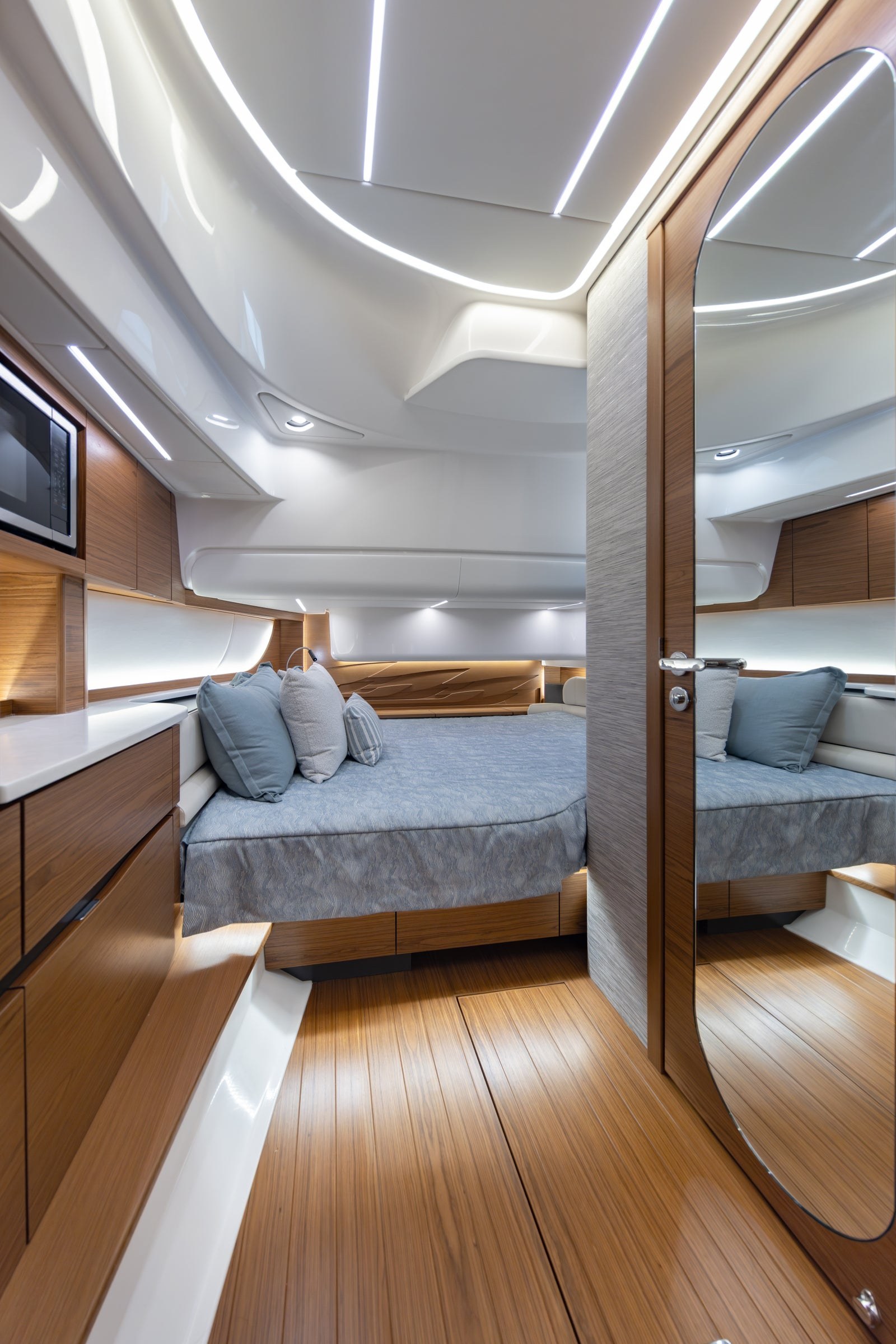 Tiara 39 LS · Cabin