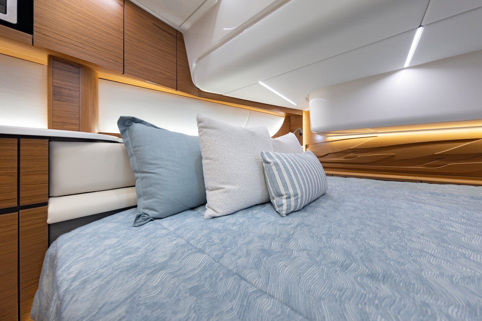 Tiara 39 LS · Stateroom