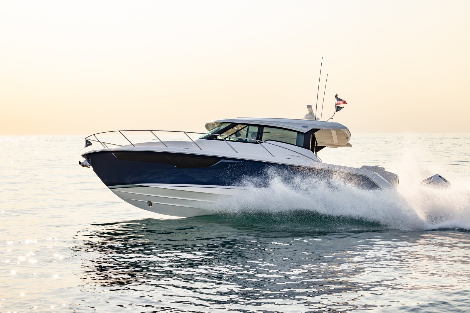 Tiara 43 LE · Exterior