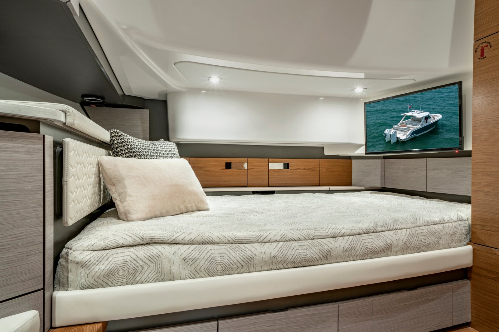 Tiara 43 LS · Stateroom
