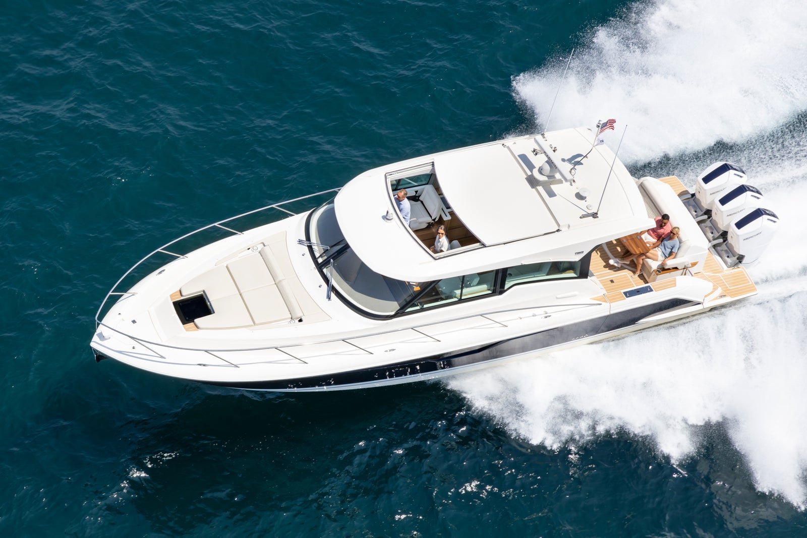 Tiara 48 LE · Exterior