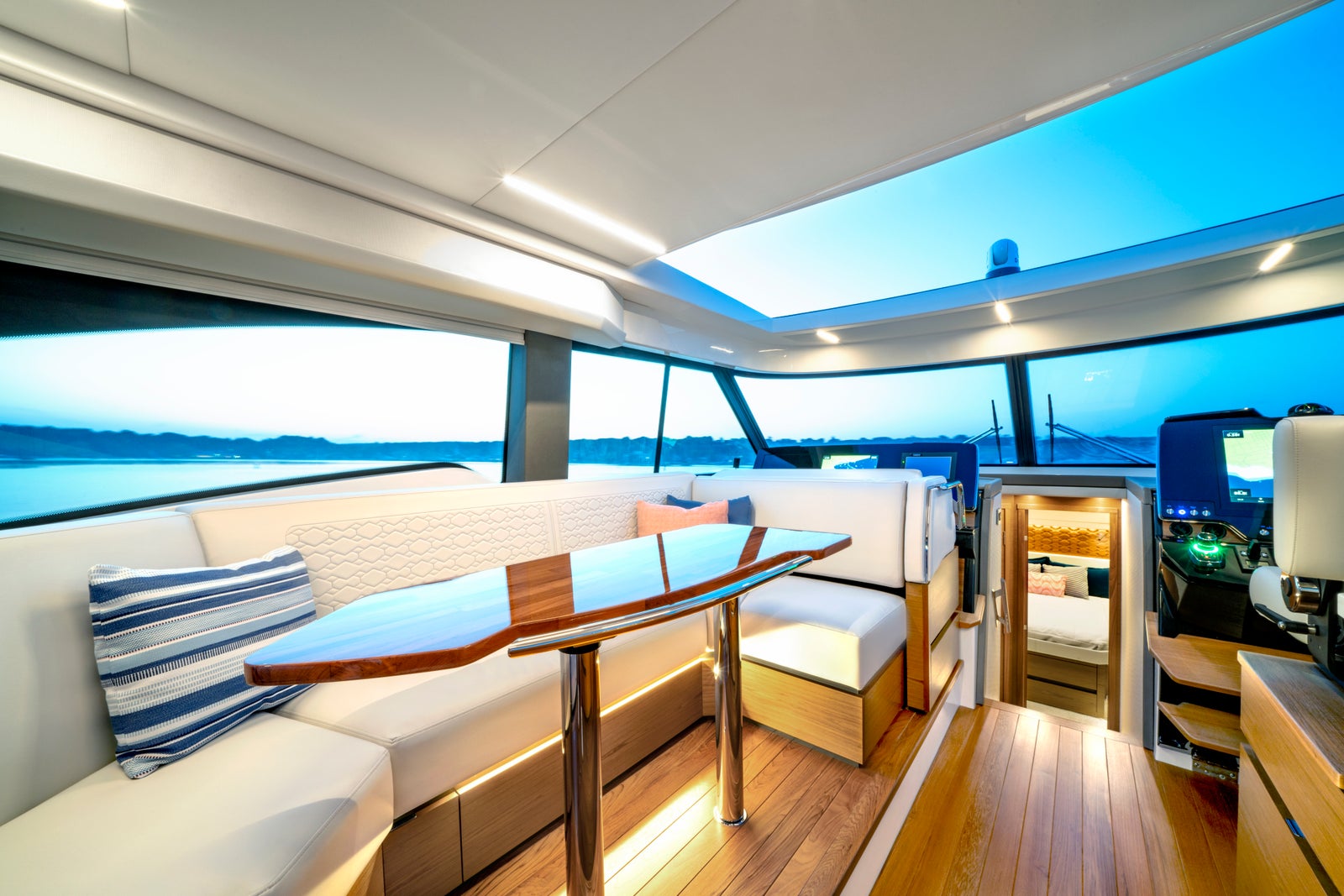Tiara 48 LE · Salon