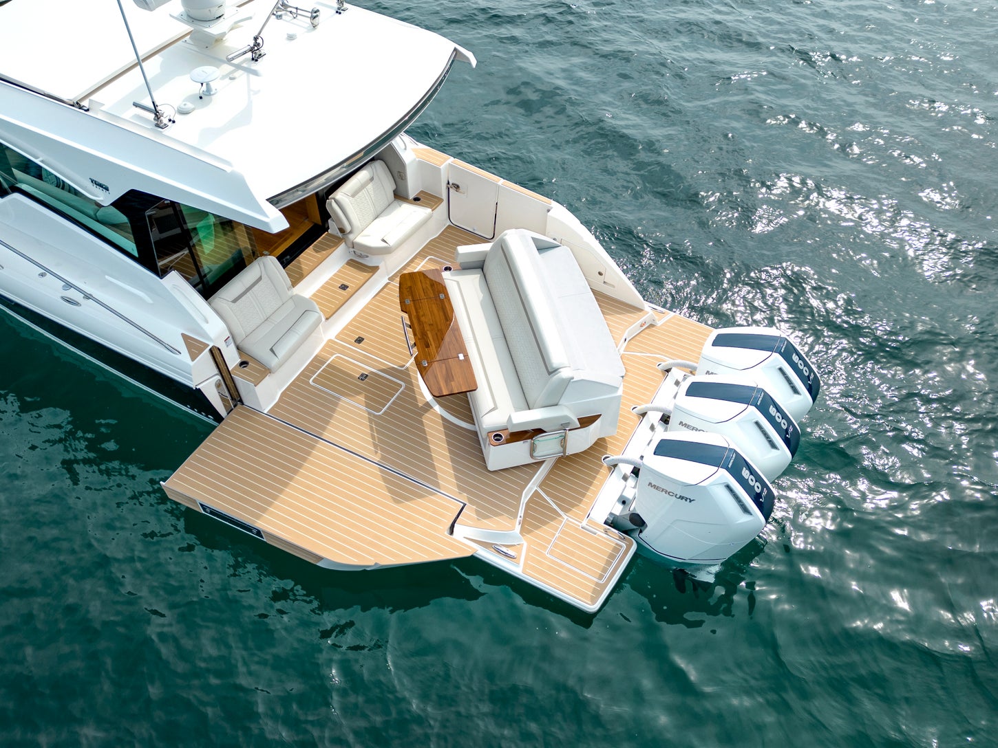 Tiara 48 LE