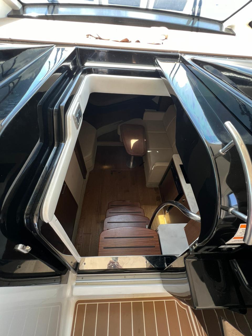 Sea Ray Sundancer 350 Coupe 2018 · 9