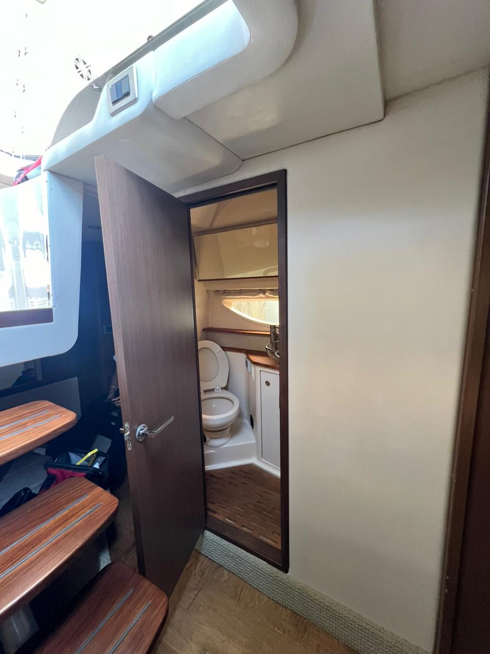 Sea Ray Sundancer 350 Coupe 2018 · 10